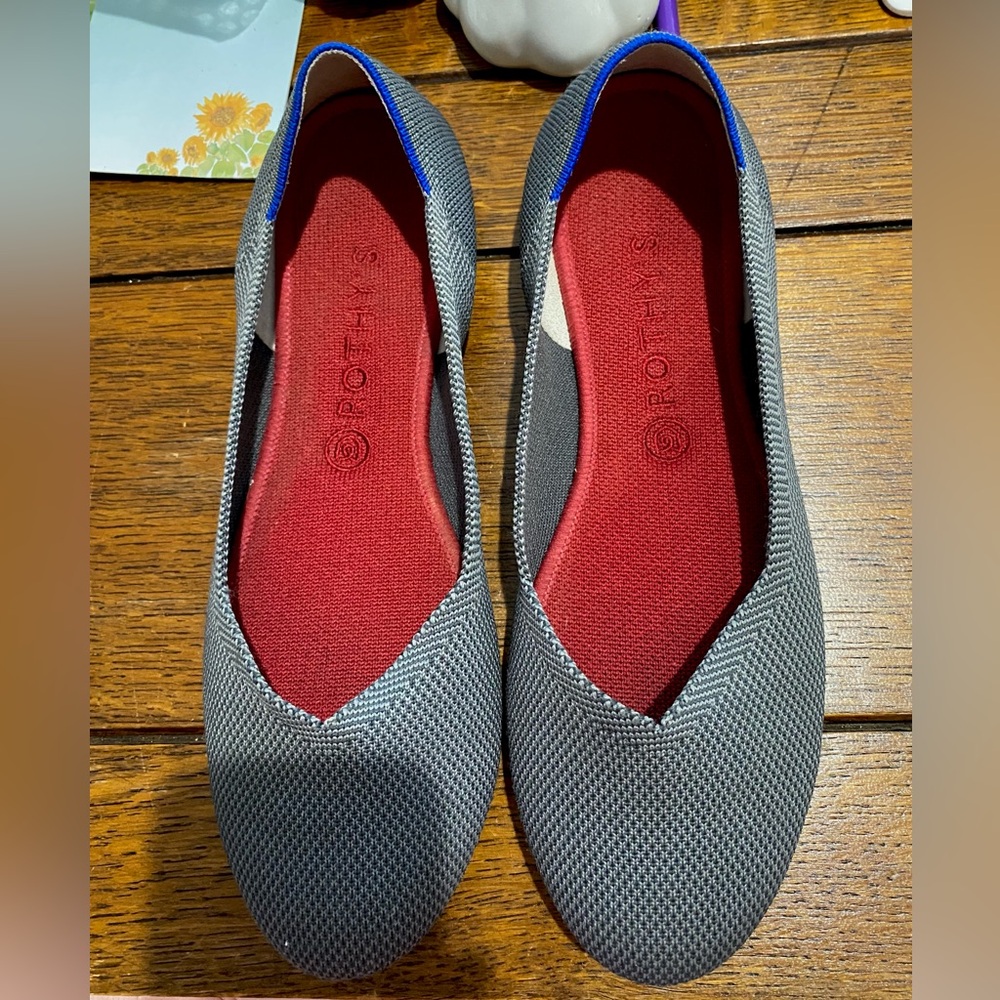 Size 11!  Rothy’s Grey & Cranberry Shoes w/Blue End. Excellent Used Condition - Picture 2 of 15
